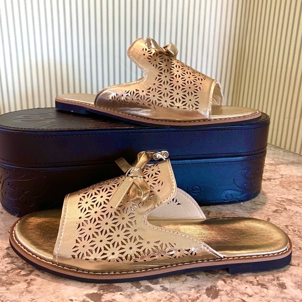 NWOT—Women Hollowed Out Flats Sandals Slip On Slipper Bows Slides Size 8 - Picture 3 of 7